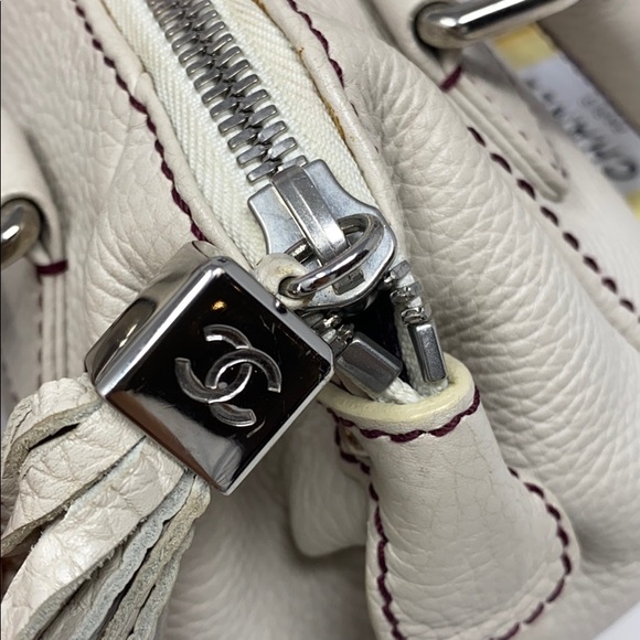 Chanel logo fringe hand bag (2003-2004) - Picture 12 of 16